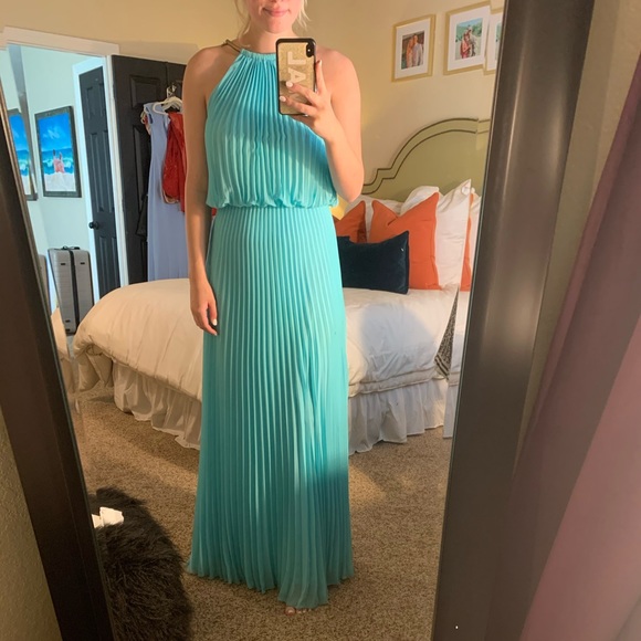 Dress - Picture 1 of 3
